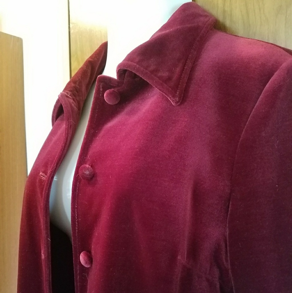 SOLD - Vintage velvet jacket in plum wine - Picture 3 of 8